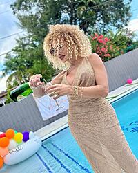 Click image for larger version. 

Name:	dress 1 Cindy twitter GYNRd1QWEAAmuCi.jpeg 
Views:	39 
Size:	383.1 KB 
ID:	1497297