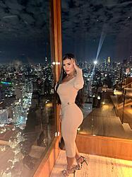 Click image for larger version. 

Name:	dress 1 Larsa Kemylli twitter F2FCD47WYAAL4br.jpeg 
Views:	32 
Size:	368.8 KB 
ID:	1498710