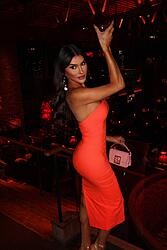 Click image for larger version. 

Name:	dress 1 Sofa Vissa twitter GUhQNhDa8AERvYK.jpeg 
Views:	10 
Size:	230.9 KB 
ID:	1506206