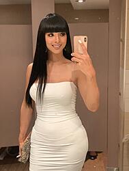 Click image for larger version. 

Name:	dress 1 Melinda twitter EeLtEN8VoAAhNnU.jpg 
Views:	39 
Size:	162.5 KB 
ID:	1506628