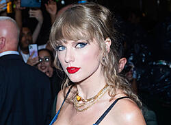 Click image for larger version.&nbsp;

Name:	TS red lips wow.jpg&nbsp;
Views:	42&nbsp;
Size:	83.8 KB&nbsp;
ID:	1541522