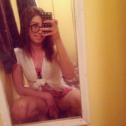 Click image for larger version. 

Name:	Brielle-Bop-mirror-selfies-1.jpg 
Views:	332 
Size:	88.0 KB 
ID:	837930