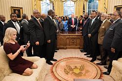 Click image for larger version. 

Name:	170228-kellyanne-couch-oval-office-803a_9cca82c78b5d543e0bd37fb225036c9a.nbcnews-fp-1200-800.jpg 
Views:	128 
Size:	140.5 KB 
ID:	997143