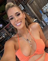 Click image for larger version. 

Name:	po 1 Carmen Carrera twitter E5KyghbWEAMRCnr.jpg 
Views:	73 
Size:	349.6 KB 
ID:	1447101