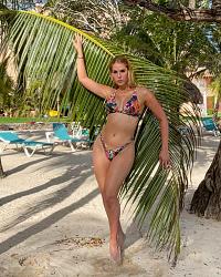 Click image for larger version. 

Name:	bik 1 Carmen Carrera E4XDygdWYAACsiz.jpg 
Views:	368 
Size:	428.1 KB 
ID:	1421901