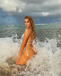 Click image for larger version. 

Name:	bik 1 Carmen Carrera twitter E7ErM2VXIAAyxOy.jpg 
Views:	69 
Size:	233.0 KB 
ID:	1434075